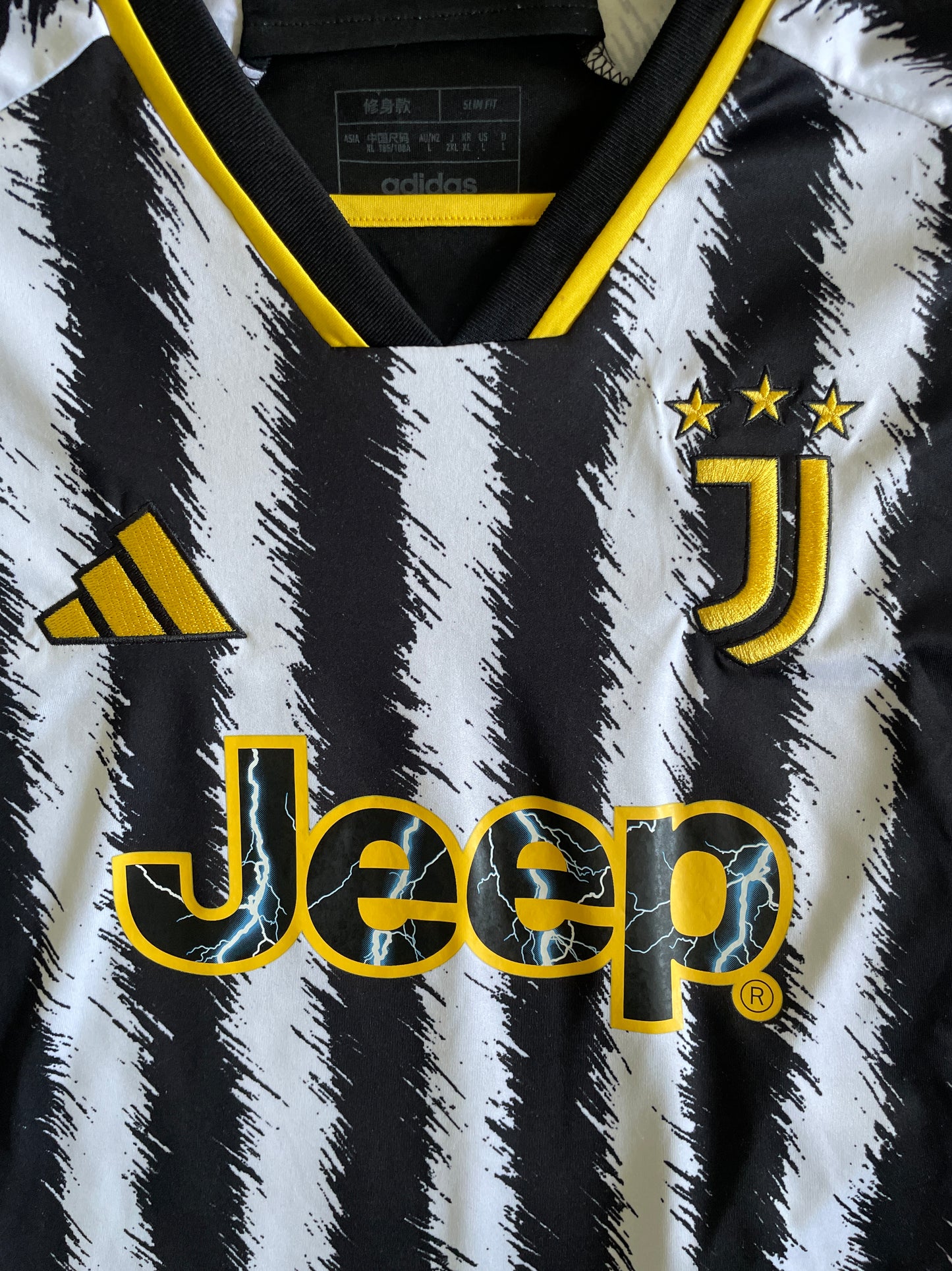 Juventus 23/24 Home - VLAHOVIĆ #9 - L