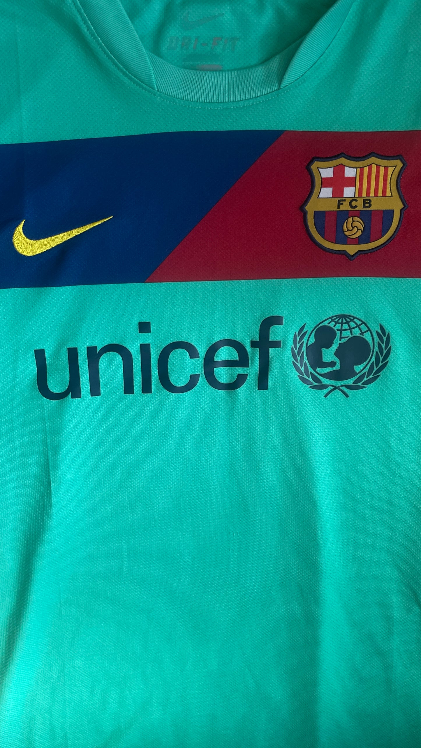 Barcelona 10/11 Away - L