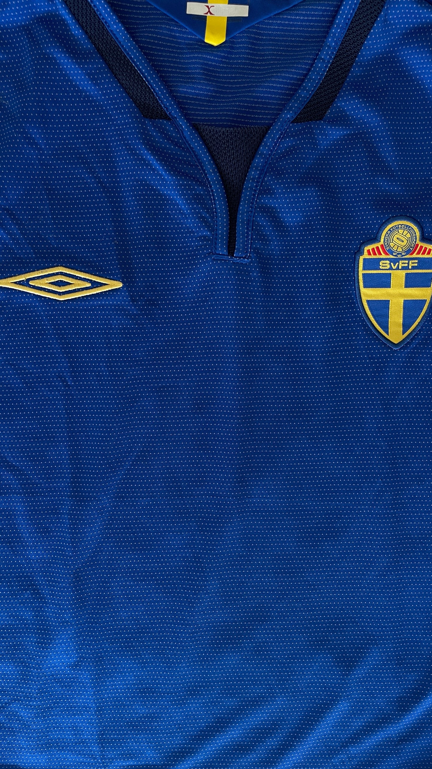 Sweden 03/04 Away - XL Fits L